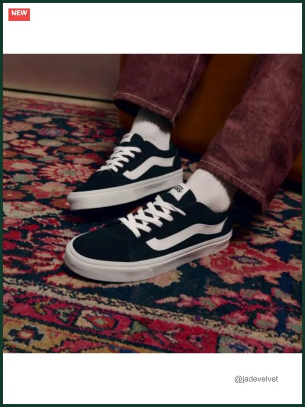 Low Top Sneakers with Oversized Sidestripe